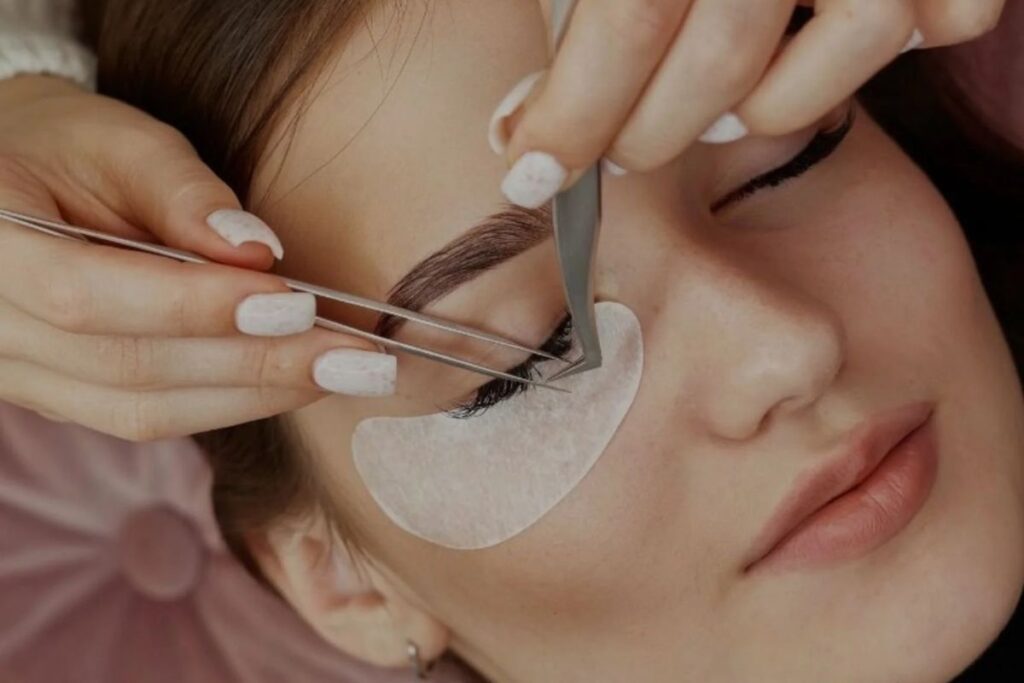 Fresh Season, Fresh Set: Time to Refresh Your Lashes
